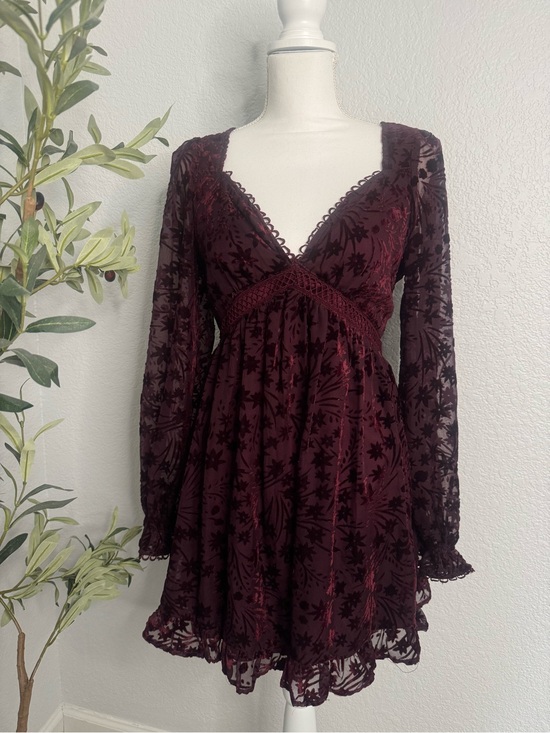 Lulus Dresses & Skirts - Lulu's Burgundy Floral Velvet Mini Dress